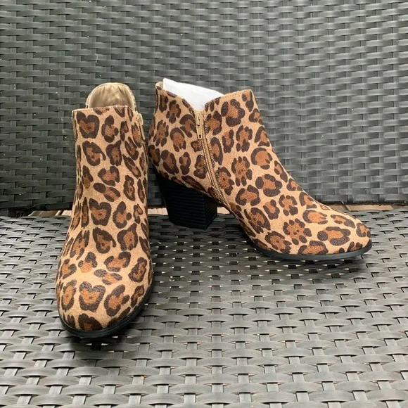 New Style & Co. Booties - Picture 3 of 8